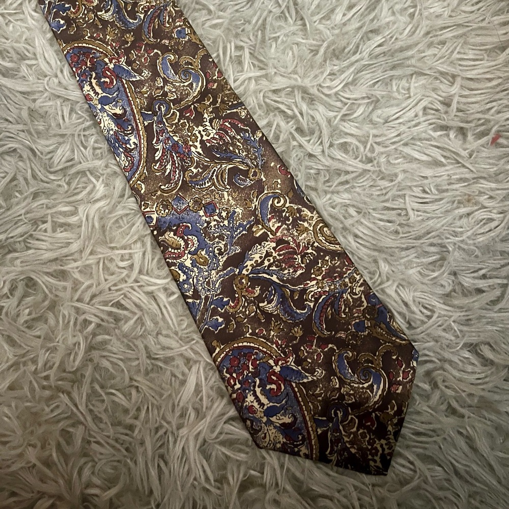 🟠2 for $30 Vintage Geoffrey Beene Tie Made in USA- 100% silk (Italy fabric)